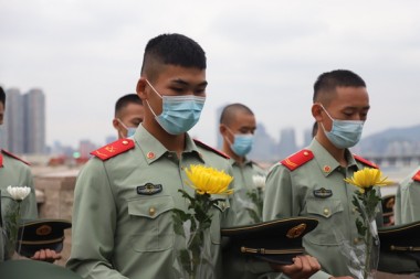 清明前夕 “红色前哨连”官兵祭英烈悟忠诚